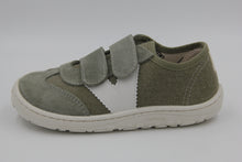 Laden Sie das Bild in den Galerie-Viewer, VICTORIA Barefoot Sneaker Bosco mit 2 x Klett in Farbe kaki