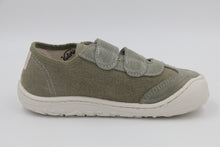 Laden Sie das Bild in den Galerie-Viewer, VICTORIA Barefoot Sneaker Bosco mit 2 x Klett in Farbe kaki