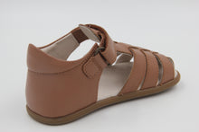Laden Sie das Bild in den Galerie-Viewer, Bundgaard ROX Barefoot Sandalen in Farbe cognac