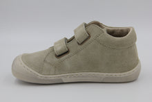 Laden Sie das Bild in den Galerie-Viewer, Naturino Sabby Barefoot Klett in Farbe stone leaf
