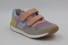 Laden Sie das Bild in den Galerie-Viewer, Naturino Sneaker Sammy in Farbe beige lilac soft peach

