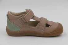 Laden Sie das Bild in den Galerie-Viewer, Naturino Sandalen Barefoot Irtys in Farbe taupe leaf
