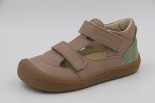 Laden Sie das Bild in den Galerie-Viewer, Naturino Sandalen Barefoot Irtys in Farbe taupe leaf
