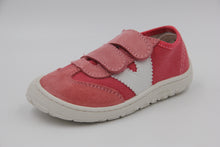 Laden Sie das Bild in den Galerie-Viewer, VICTORIA Barefoot Sneaker Bosco mit 2 x Klett in Farbe fresa
