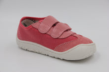 Laden Sie das Bild in den Galerie-Viewer, VICTORIA Barefoot Sneaker Bosco mit 2 x Klett in Farbe fresa
